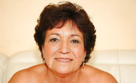 Seductive older Yulianna fucked after wet blowjob 